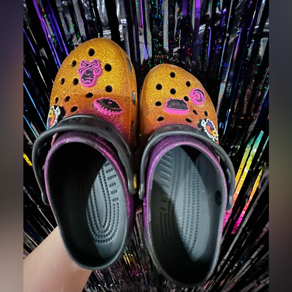 Women’s glitter size 7 Hocus Pocus crocs - Picture 5 of 6